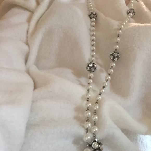 White necklace $ negotiable - Picture 3 of 3